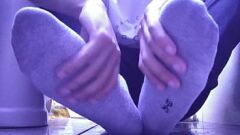 Play Sensual Foot Fetish: Hot Teen Twink Pleasures His Size 10 Feet