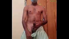 Redare Întâlnirea intimă a dresserului gay: handjob & cumshot cu mamă excitată în Reshmi Shalwar