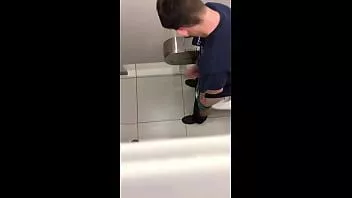 播放 看男人在公共浴室摊位上手淫汇编