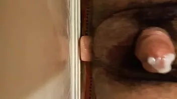 Jouer Me baiser dans la salle de bain jusqu'à ce que je jouisse