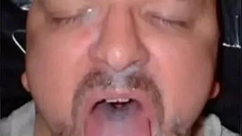 播放 Homo kotilainen 为每个人提供口交和屁股。