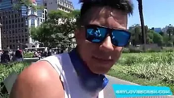 Oynat Gaylovescash.com - Pürüzsüz, ten rengi kasları olan ateşli bir latin adam gibisi yoktur. Şehirde sıcak eşofman altıyla dolaşan bu seksi sporcuya rastladım.