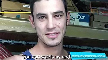 تشغيل Gaylovescash.com - خرج رجل الكاميرا مرة أخرى بحثًا عن المتعة ، فقط ليصادف وجهًا مألوفًا!