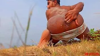 play 德西同性恋男孩在河边肛门拳交