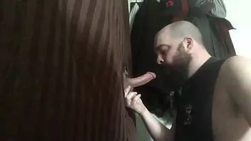 Abspielen Verheirateter Hengst mit blauem Kragen entlädt sich an meinem Gloryhole