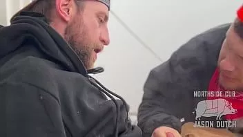play Înfierbantul cubby Jason găsește niște comerț stradal fierbinte lângă depozit