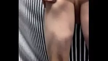 play 金发被动的男同性恋手淫并展示他的屁股