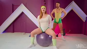 Redare (Evie Envy, Skyy Knox) ​​sesiunea de antrenament devine scandaloasă îi face să transpire la fel de mult - îngerii trans