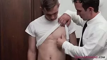 Reproduzir Sinfulmormons.com - durante sua entrevista, Elder Call foi exposto às expectativas sexuais de sua missão.