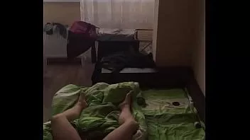 Afspelen Ik filmde met een verborgen camera terwijl mijn vriend zich aftrekt