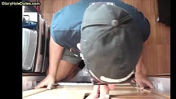 Reproducir Acariciando el agujero de la gloria gay sopla y se masturba la polla gay