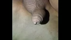 播放 性感的小伙子作为顺从的同性恋奴隶找到快乐