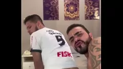 Redare Antrenor de fotbal musculos îi oferă twinkului o lovitură anală riguroasă
