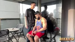 Играть Slim Barber не может сопротивляться выпуклой говядине Furvy Latina Client - Rico Marlon & Helyo Carvalho