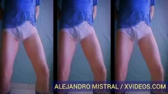 Riproduci Porno gay amatoriale di Alejandro Mistral - biancheria bianca e grande esposizione al cazzo