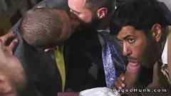 Redare Big Dick Bosses Bareback Fuck and Jerk Musculaty Hunks în costume