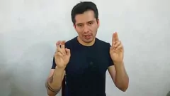 播放 顽皮的医生之夜：肌肉发达的病人的厚鸡巴穿透角质护士！