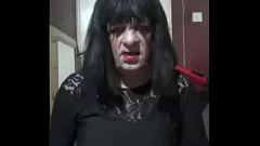 play Sissy Crossdressers pentru prima dată cu sex anal și mașină de masturbare