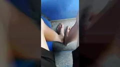 play Asie nus asiatique Jon Arteen promenait les transports en commun et les rues