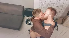 Odtwórz Włosie dilf wbija ciasny tyłek Twink w domu na okręgu
