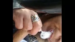 Redare Tranny latina dă muie în mașină și înghite spermă