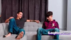 Reproduzir Escândalo pornográfico de Stepbro: pego e fodido em um encontro gay proibido
