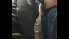 Reproduzir Boquete amador gay gostoso e ação de rimming em um elevador público com um gordinho sexy