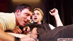 চালান পেশীবহুল নাপিত রিস রাইডআউট তার হট স্বর্ণকেশী গ্রাহক ট্রেন্ট মার্কসকে একটি ডিপথ্রোট ব্লোজব এবং দোকানে বেয়ারব্যাক অ্যানাল ফাক দিয়ে প্রাধান্য দেয়