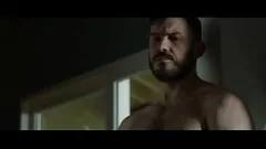 Jouer Hunky gay top fantasme de se faire enculer à cru avec un gros gode