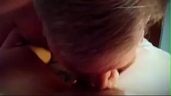 play În noaptea în care am învățat să deepthroat, sau să sug penisul mai în vârstă la țară
