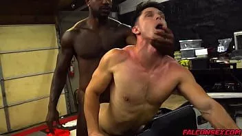 play Falconsex.com - devin franco yang pemalu mencari mekanik hitam yang digantung dengan baik yang disebut pemerintahan untuk memenuhi beberapa fantasinya yang paling sesat - untuk bercinta di garasi!