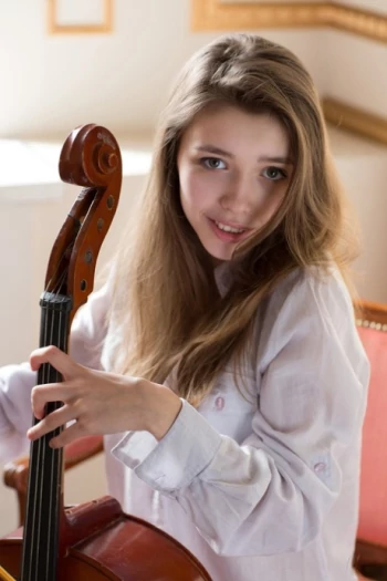 পর্নস্টার Cello